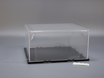 LCB003BL Бокс акриловый 200х200х100, основание черный глянец