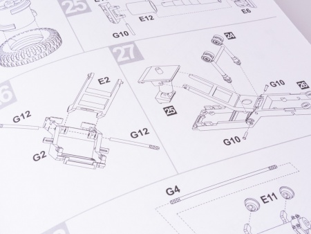 7059AVD Сборная модель МАЗ-200В с полуприцепом МАЗ-5232В AVD Models
