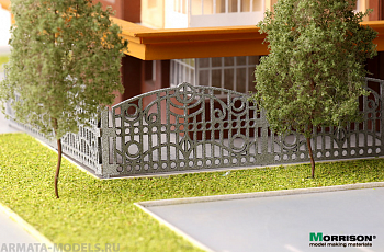 009zp018 Ажурная парковая ограда с орнаментом. H-25mm. Общая длина 72 см. Цвет светло-серый металлик.
