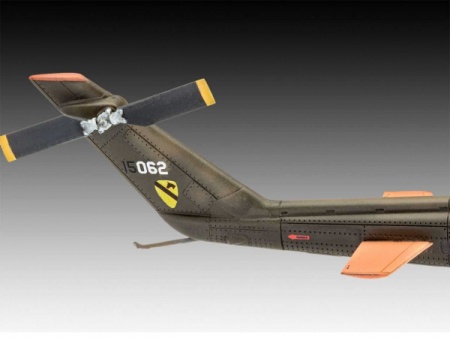 04956 Американский ударный вертолет Bell AH-1G Кобра Revell