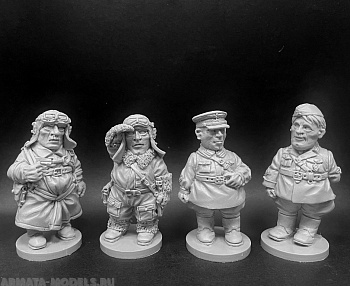 CHM-50.13. Шаржевая миниатюра. WW2: Советская Армия, набор №1 (летчики). В комплекте 4 фигуры. Материал - смола.