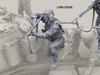 LRM35246 Современный Российский танкист - стреляет с колена (Не для свободной продажи)
