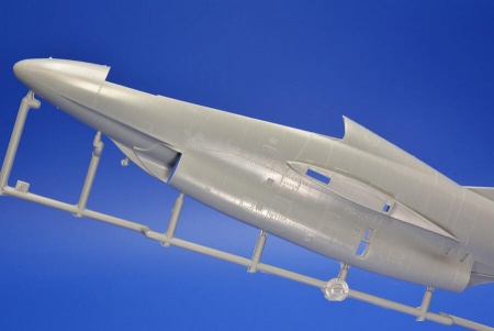 SH32059 T-2 Buckeye Camuflaged Trainer Special Hobby