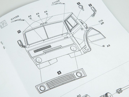 1467AVD Сборная модель ЗИЛ-132РС AVD Models