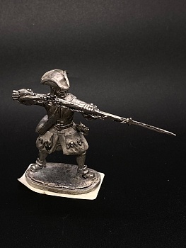 4208ТБ ВИМ, пехота русской армии Петра 1, мушкетер бьющий ружьем со штыком стоя