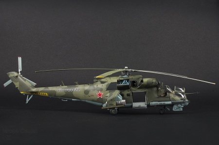 7315 Советский ударный вертолет МИ-24П Звезда