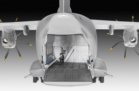 03929RE Военно-транспортный самолет Airbus A400M Люфтваффе Revell