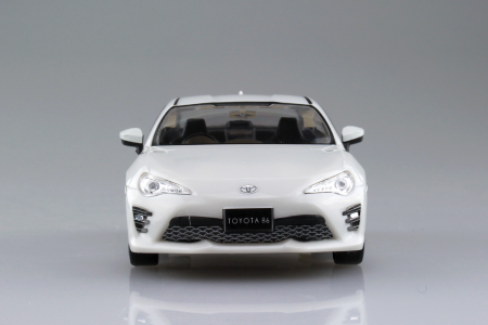 05418 Toyota 86 (Crystal White Pearl) Aoshima