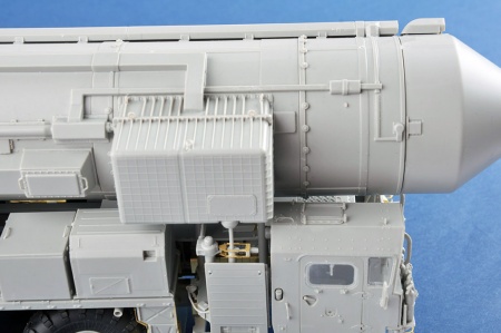 01082P TEL of RS-12M1 Topol-M Trumpeter