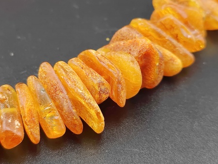 AAM0045 Бусы из необработанного янтаря 