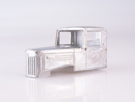 7057AVD Сборная модель МАЗ-200В с полуприцепом МАЗ-5215 AVD Models