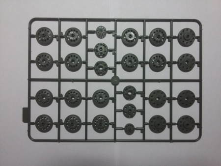 35368 T-34-76 с советским танковым десантом ICM