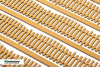 009zp028 Деревянный забор-штакетник фигурный (высота 2 см). Общая длина в наборе 74 см.