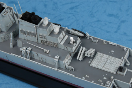 04523P USS Arleigh Burke DDG-51 Trumpeter