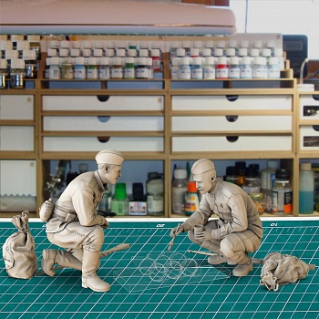 AM35830 Фигуры “подарок гитлеру” 2 шт.