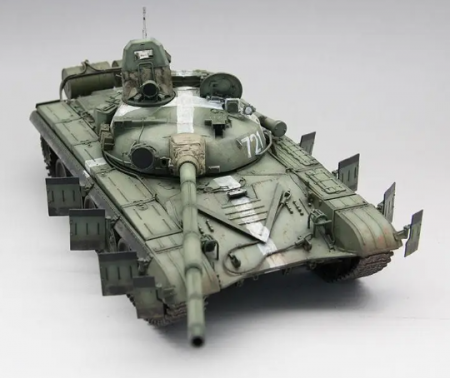 35A052 Сборная модель T-72 Ural Amusing Hobby
