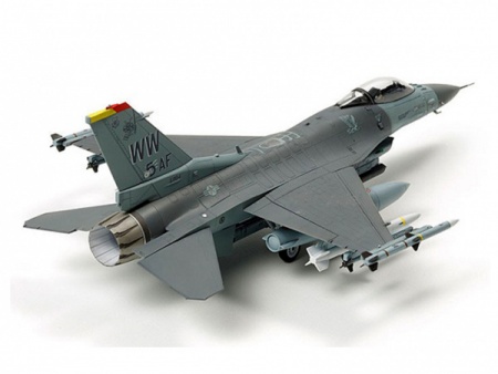 60788T F-16 CJ Fighting Falcon w/Full Equipment Tamiya