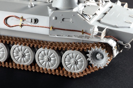 09618P Многоцелевой транспортёр-тягач MT-LB with zu-23-2 Trumpeter