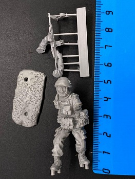 5086ТБ ВИМ, стоящий боец (Росгвардия) стреляющий из ПК