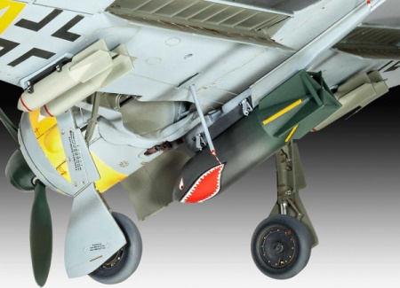 04869 Самолет Фокке-Вульф FW-190 F-8 Revell