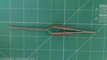 SN50911TW Самозажимной титановый прямой пинцет с деревянными накладками, 16 см