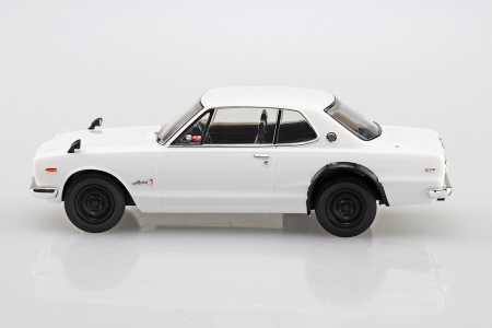 05883 Nissan Skyline 2000 GT-R (White) Aoshima